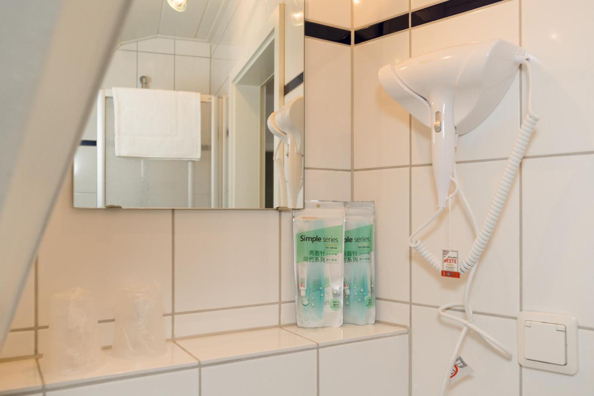 Roca Restaurant Und Hotel Bommersheim Zewnętrze zdjęcie